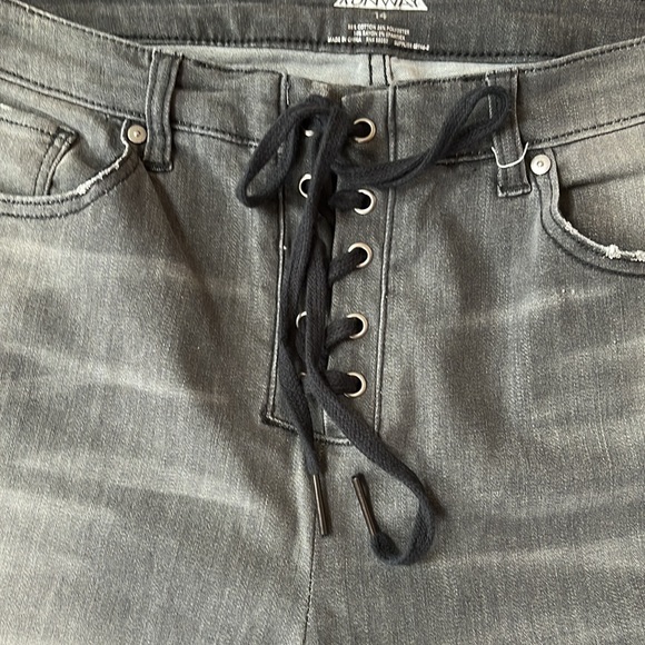 Project Runway distressed gray jeans size 14 EUC - Picture 3 of 13